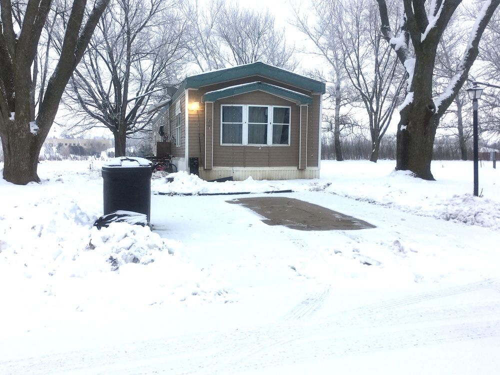 Villa Village: 2404 N 8th St, Red Oak, IA 51566